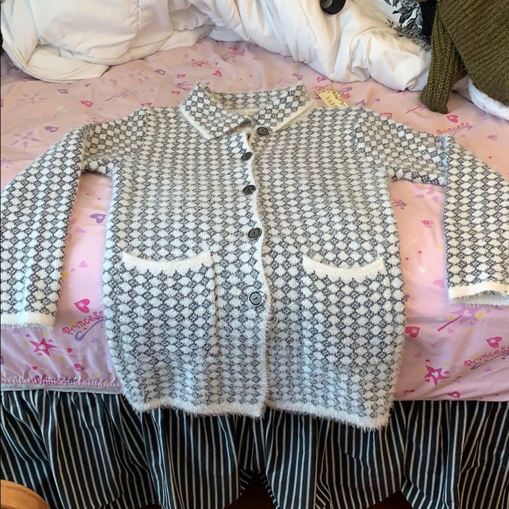 Zeva cute button sweater!